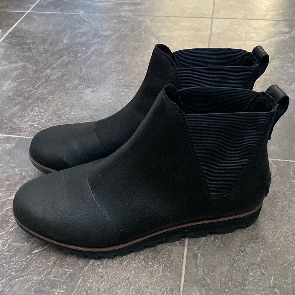 Women’s Harlow Chelsea flat Sorel booties